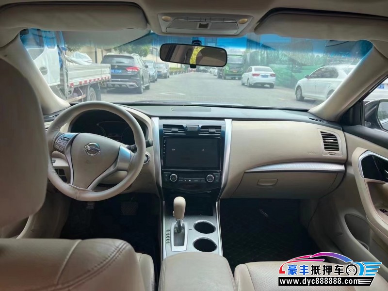 17年日产天籁轿车抵押车出售