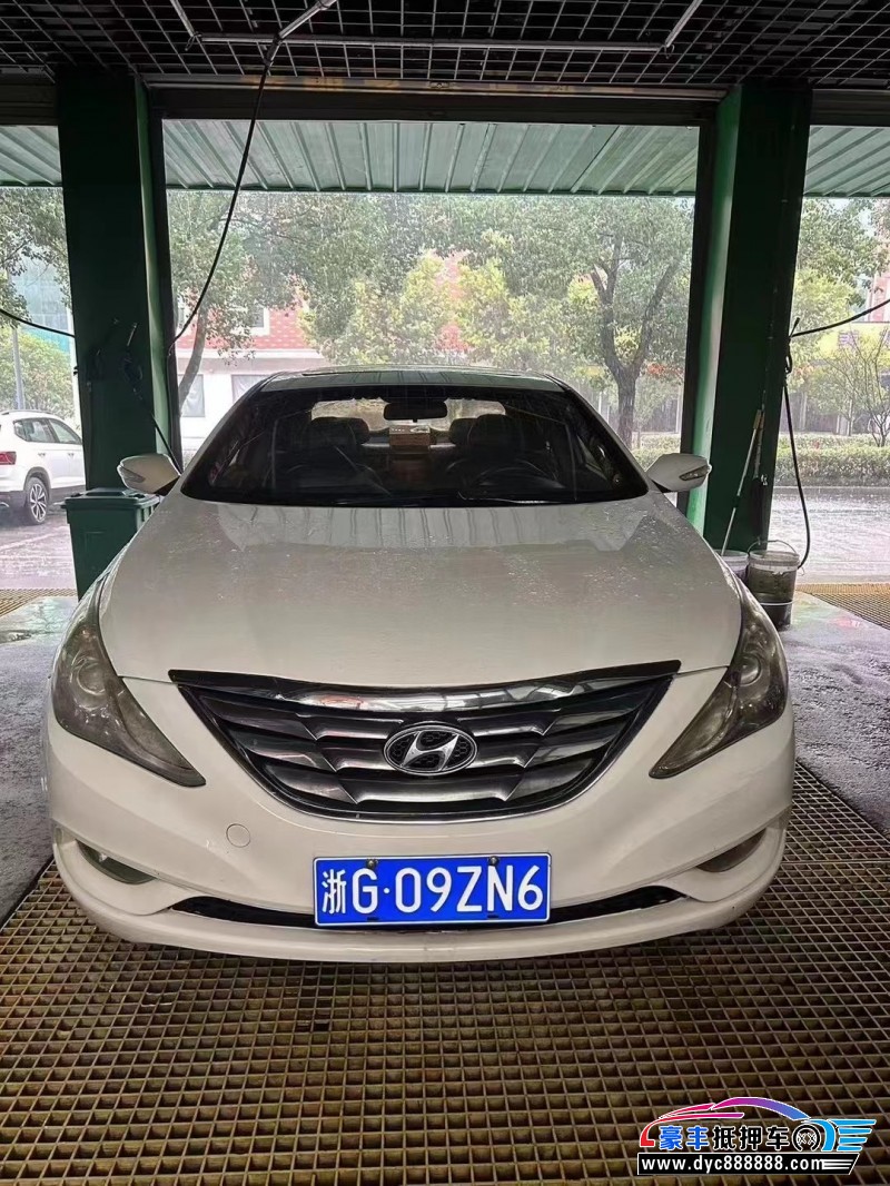 13年现代索纳塔轿车抵押车出售