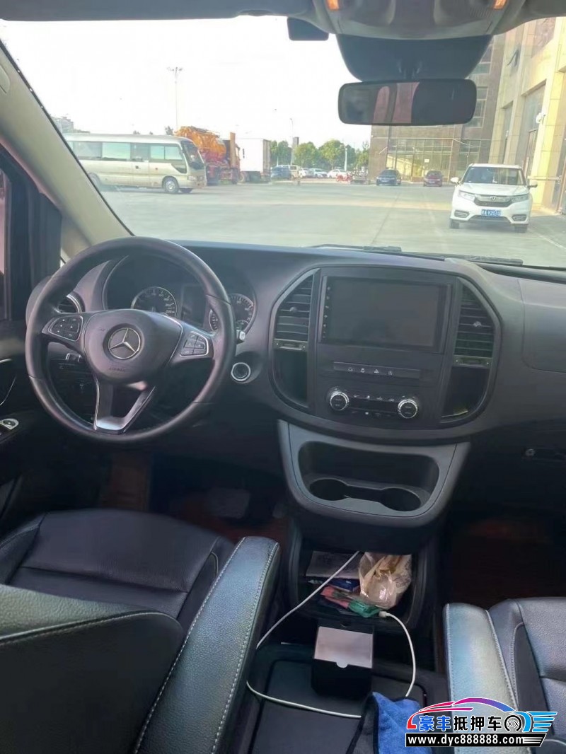 18年奔驰威霆轿车抵押车出售