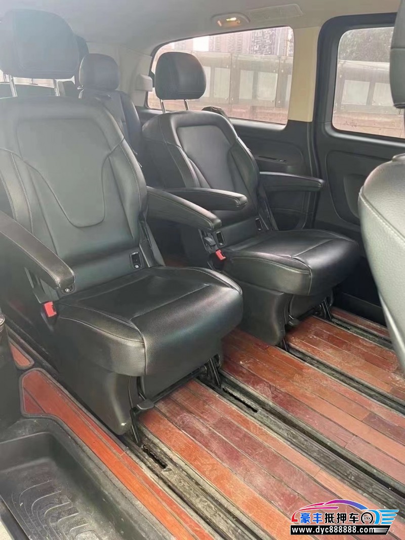 18年奔驰威霆轿车抵押车出售