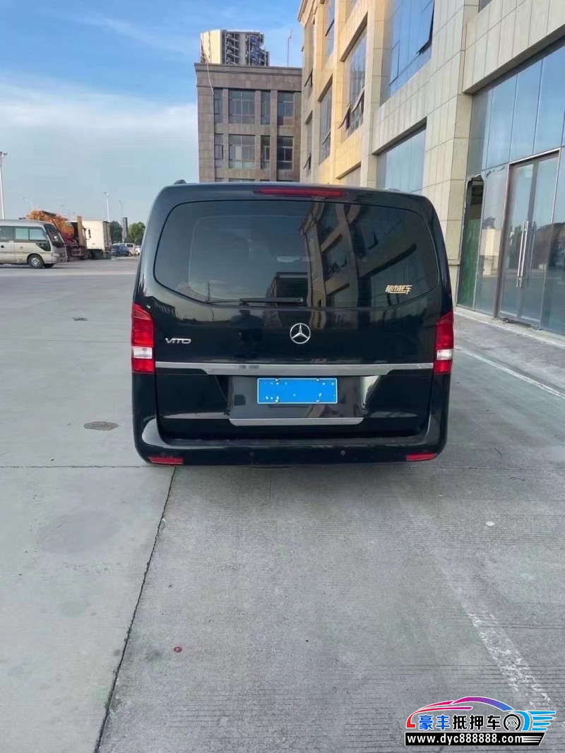 18年奔驰威霆轿车抵押车出售