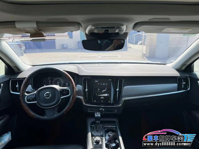 17年沃尔沃S90轿车抵押车出售