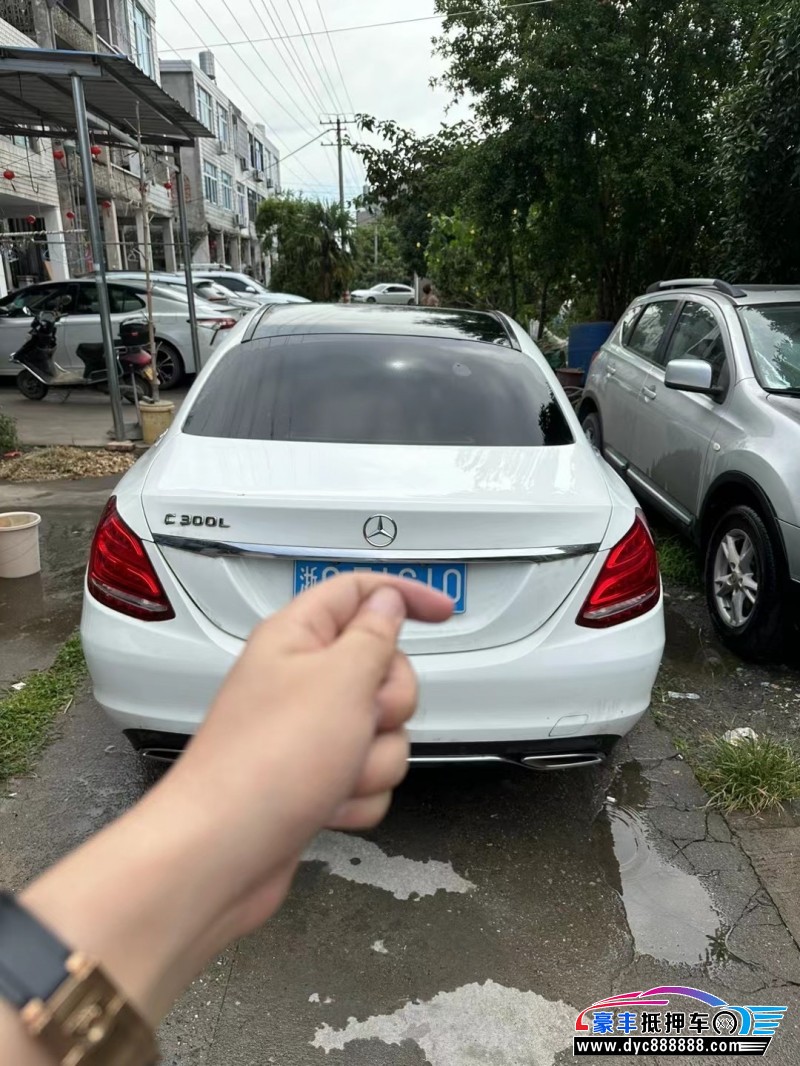 17年奔驰C轿车抵押车出售