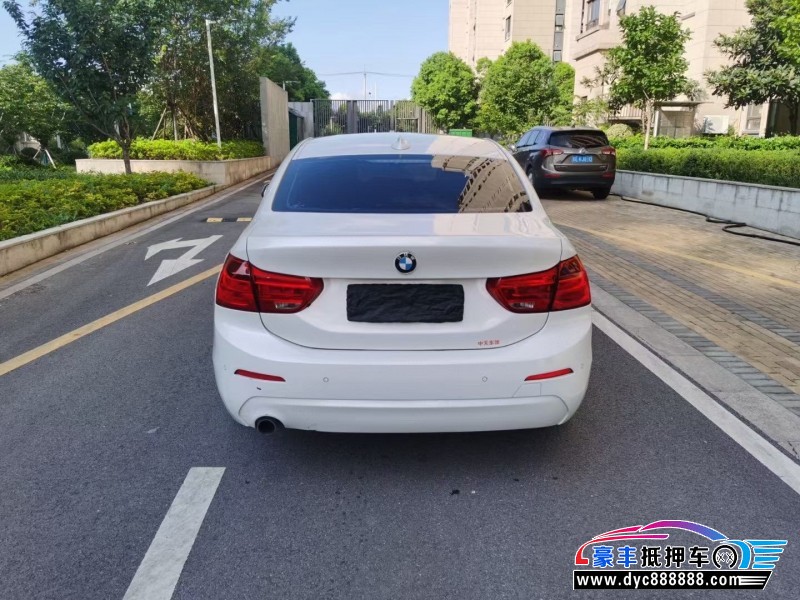 17年宝马1系轿车抵押车出售