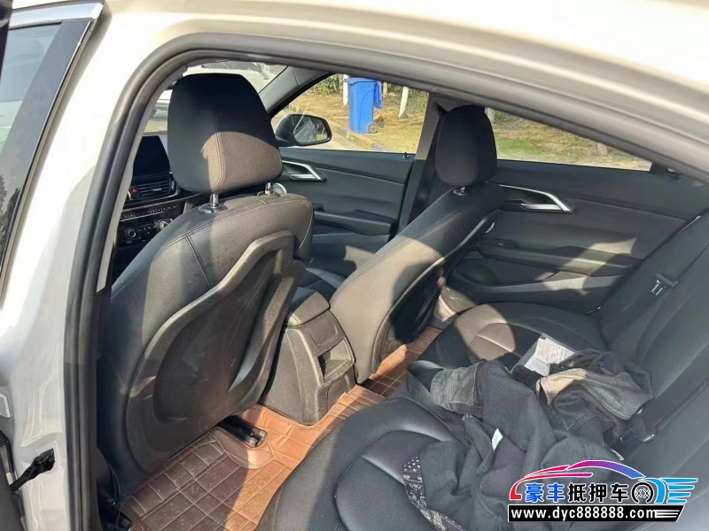 21年宝马1系轿车抵押车出售