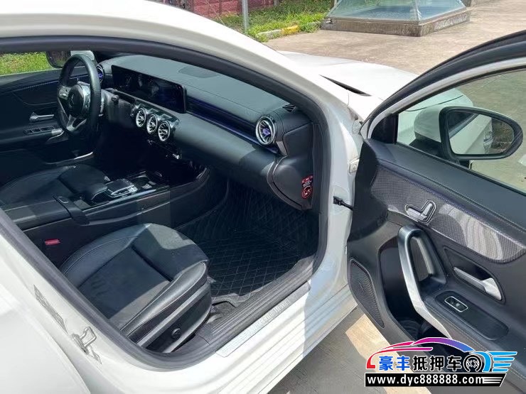 20年奔驰A轿车抵押车出售