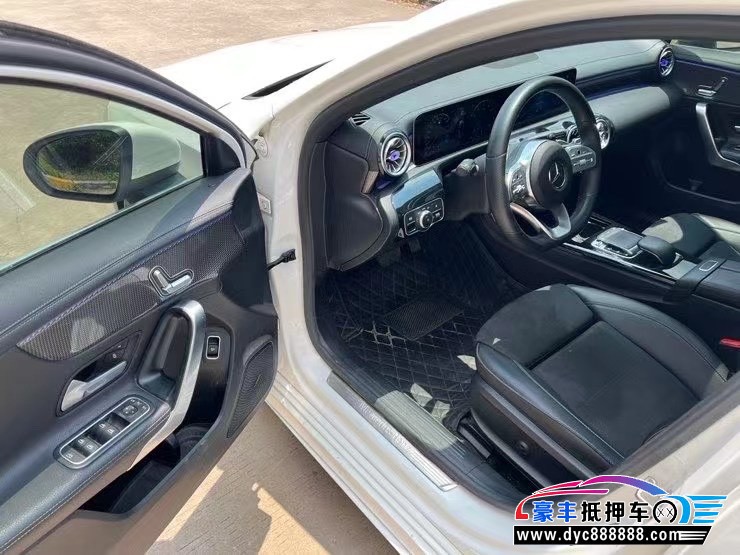 20年奔驰A轿车抵押车出售