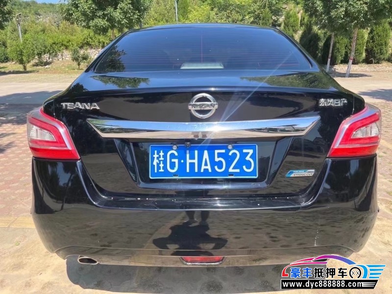 14年日产天籁轿车抵押车出售