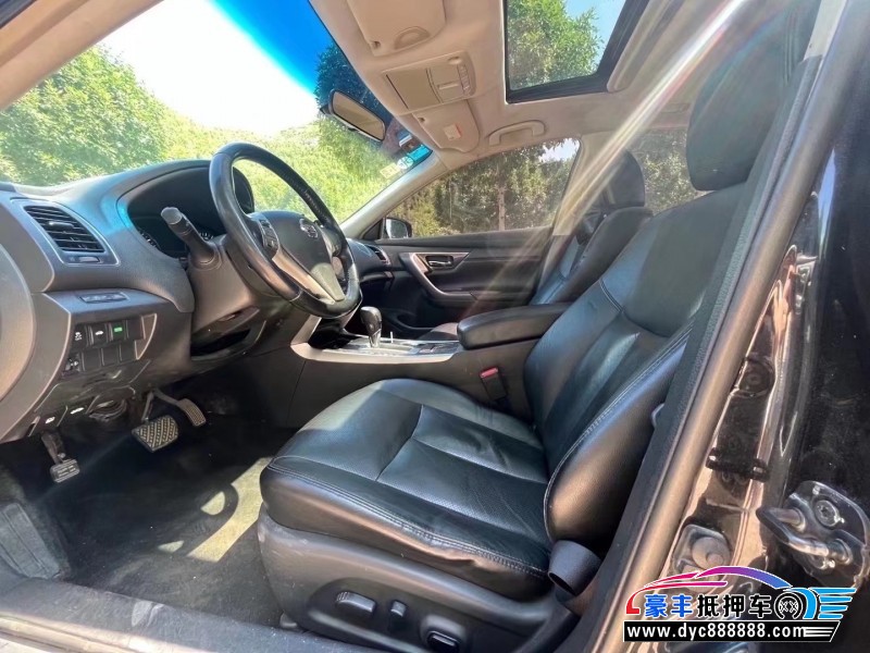 14年日产天籁轿车抵押车出售