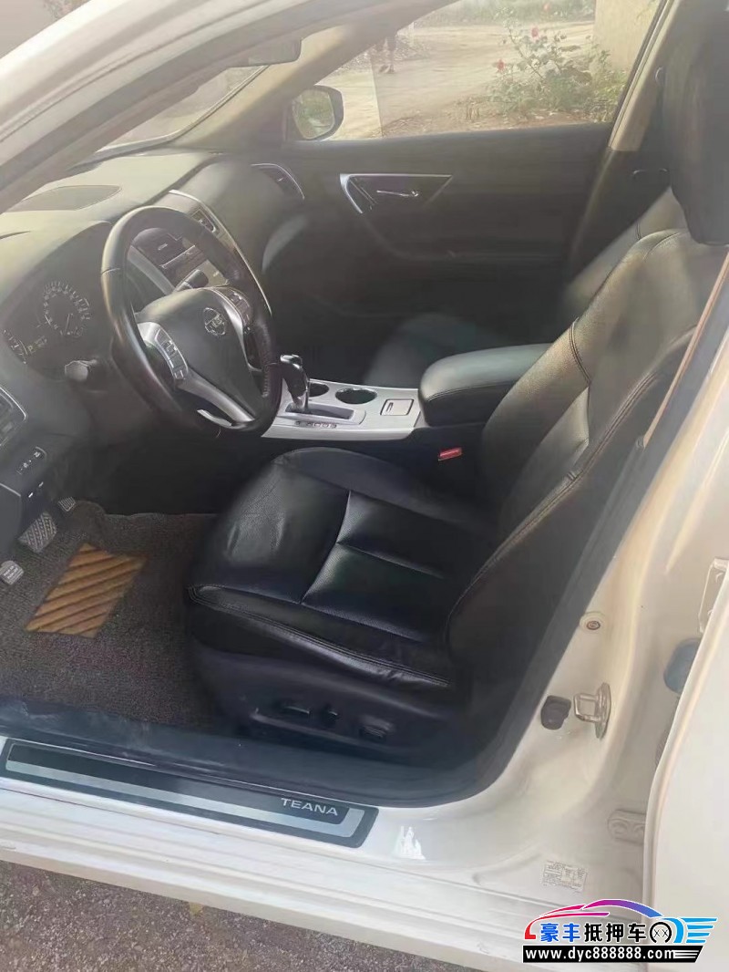 18年日产天籁轿车抵押车出售