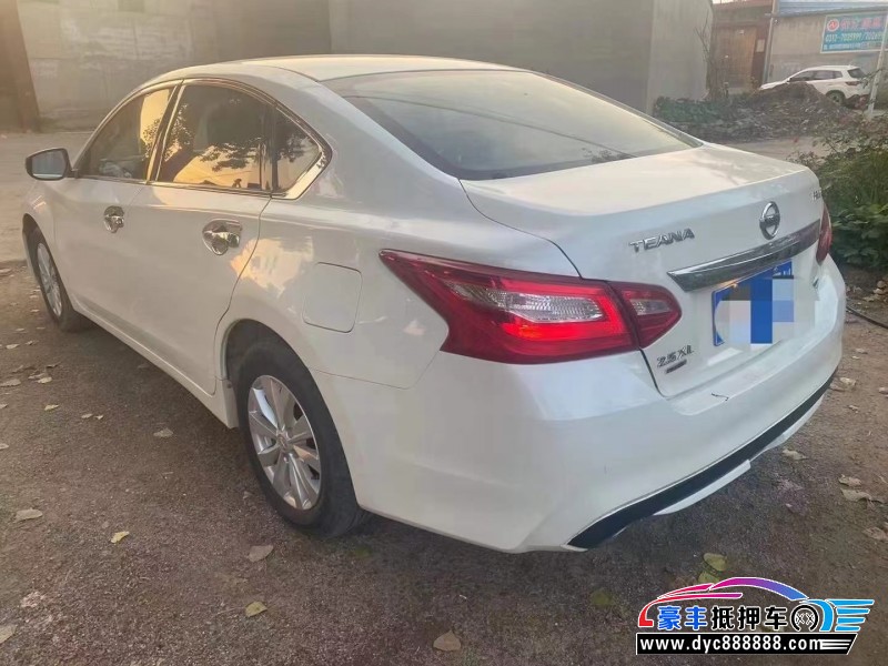 18年日产天籁轿车抵押车出售