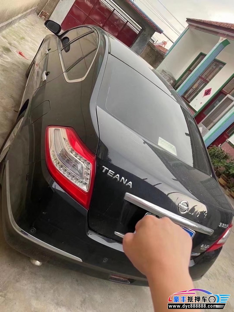 11年日产天籁轿车抵押车出售