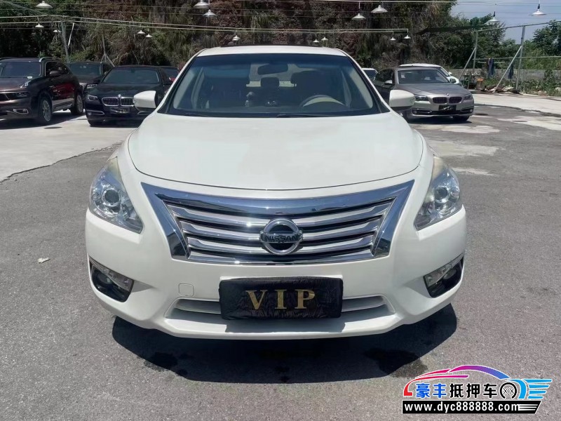 14年日产天籁轿车抵押车出售