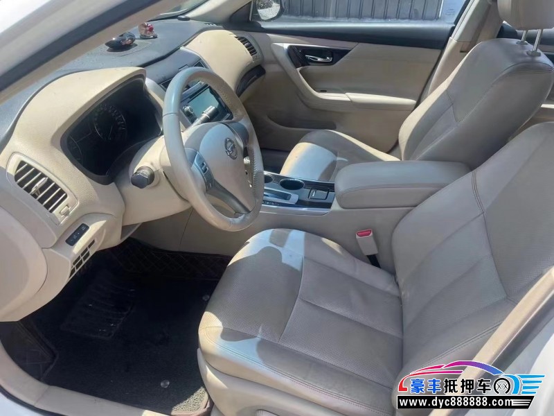 14年日产天籁轿车抵押车出售