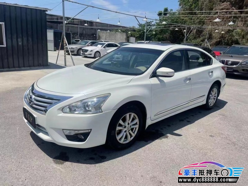 14年日产天籁轿车抵押车出售