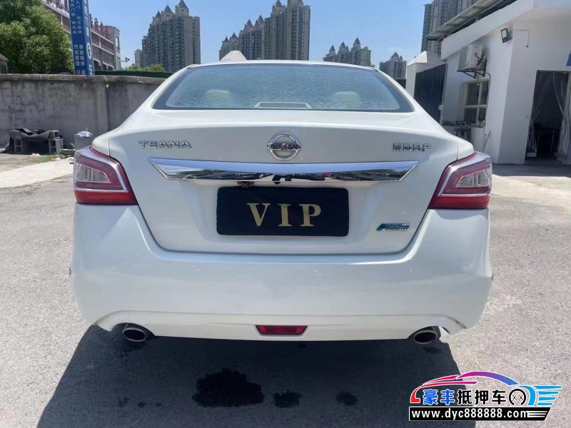 14年日产天籁轿车抵押车出售