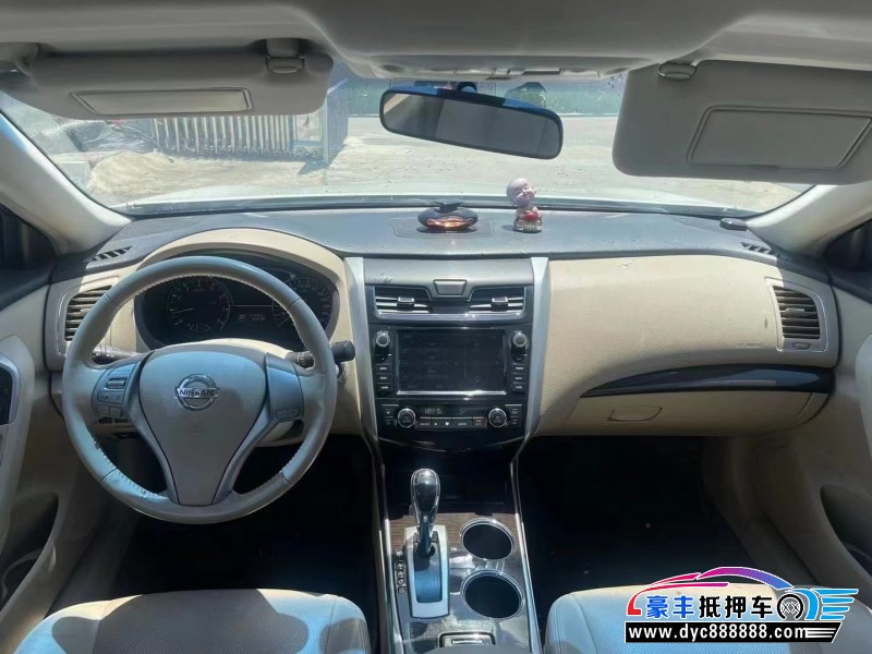 14年日产天籁轿车抵押车出售