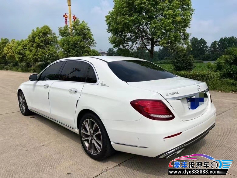 17年奔驰E轿车抵押车出售