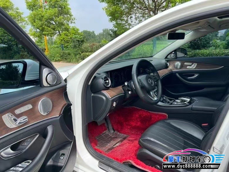 17年奔驰E轿车抵押车出售