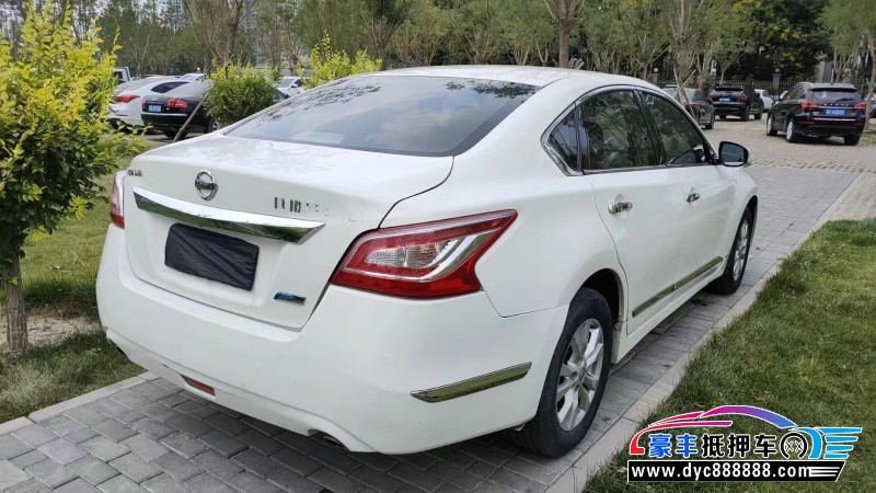 16年日产天籁轿车抵押车出售