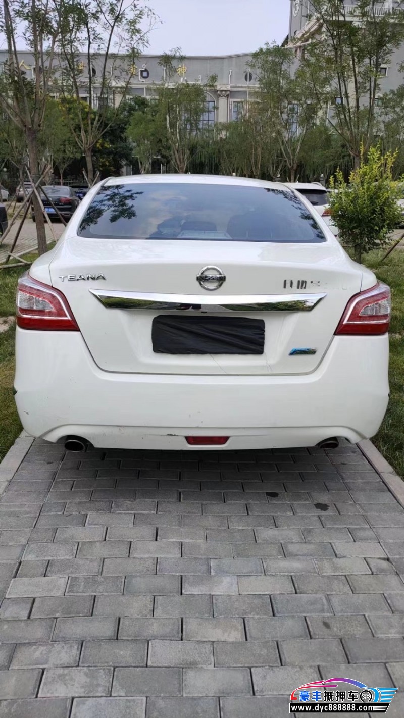 16年日产天籁轿车抵押车出售