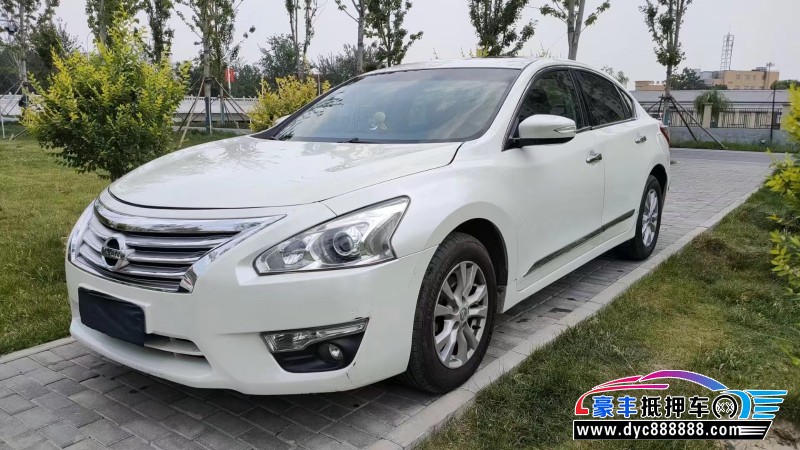 16年日产天籁轿车抵押车出售