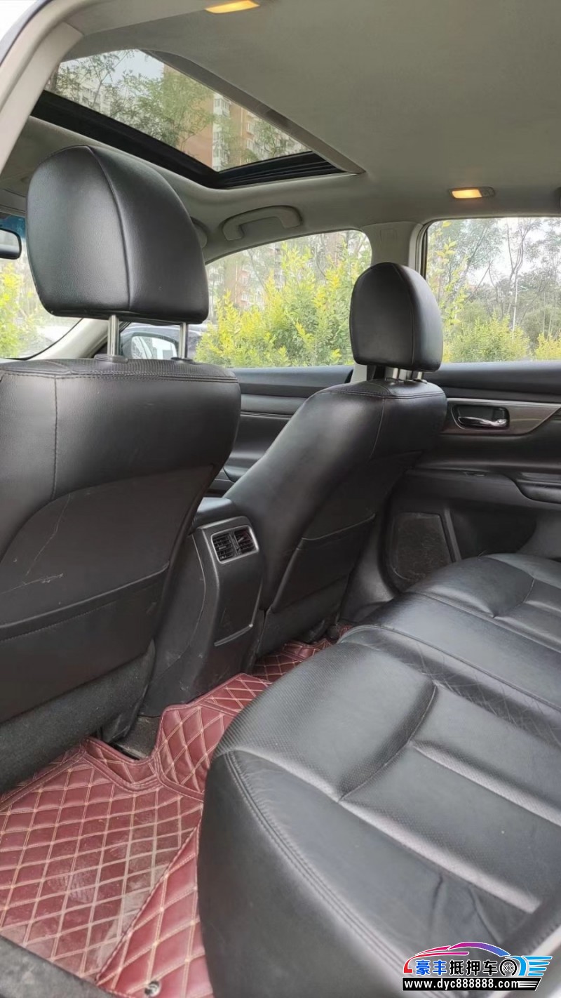 16年日产天籁轿车抵押车出售