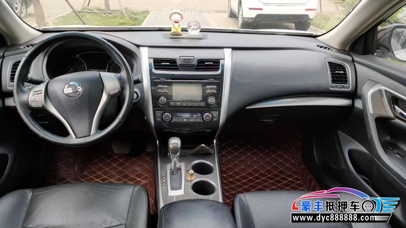 16年日产天籁轿车抵押车出售