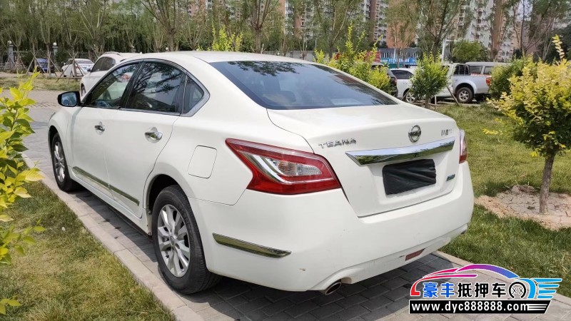 16年日产天籁轿车抵押车出售