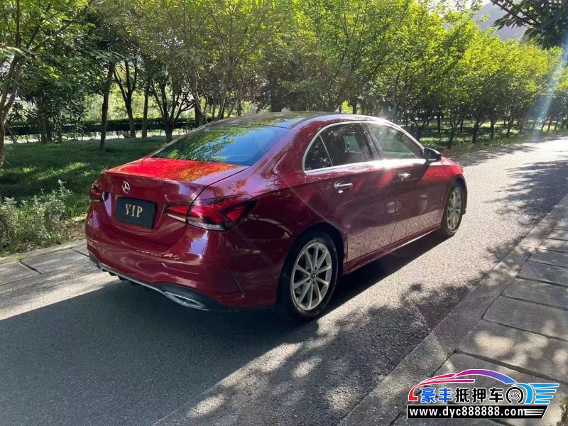 20年奔驰A轿车抵押车出售