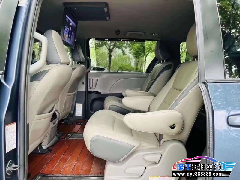 16年丰田塞纳轿车抵押车出售