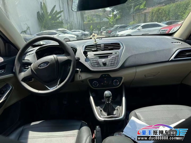 18年福特福睿斯轿车抵押车出售