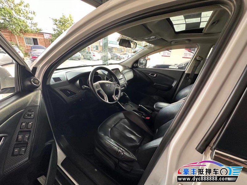 14年现代ix35轿车抵押车出售