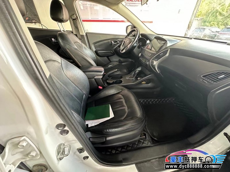 14年现代ix35轿车抵押车出售