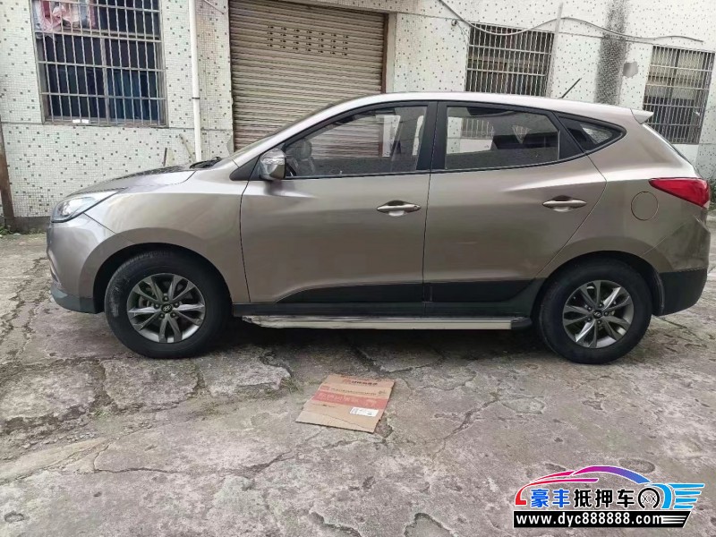 16年现代ix35轿车抵押车出售