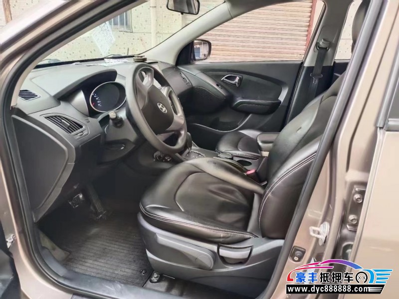 16年现代ix35轿车抵押车出售