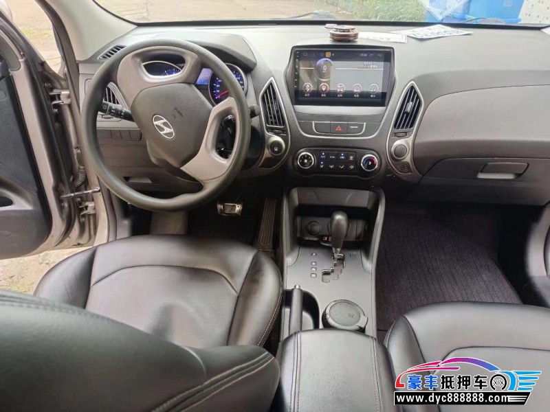 16年现代ix35轿车抵押车出售