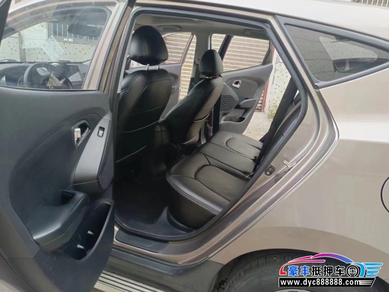 16年现代ix35轿车抵押车出售