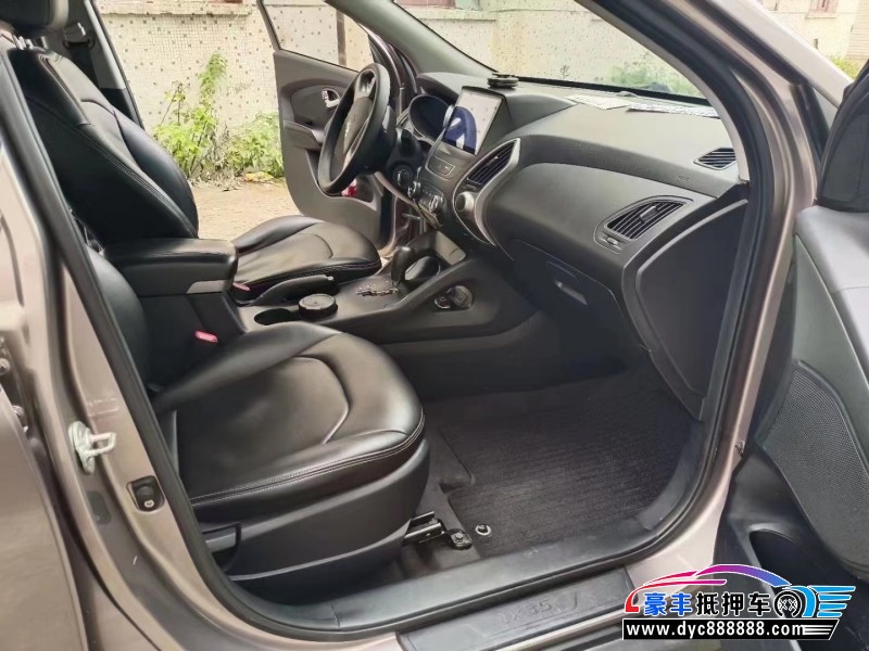 16年现代ix35轿车抵押车出售