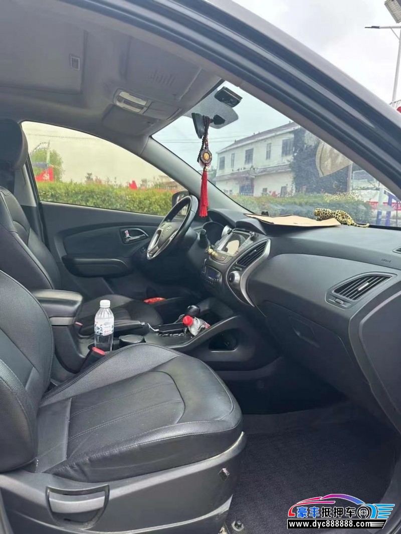 14年现代ix35轿车抵押车出售