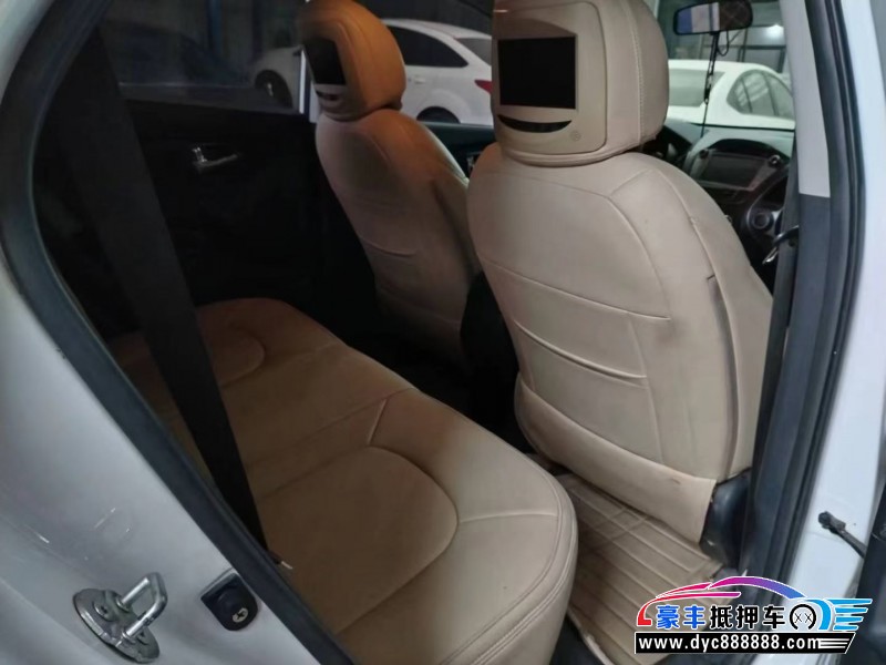 14年现代ix35轿车抵押车出售