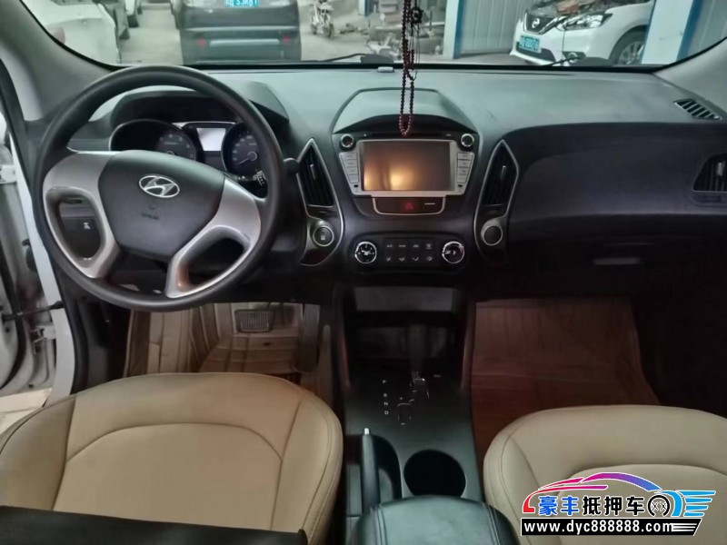 14年现代ix35轿车抵押车出售