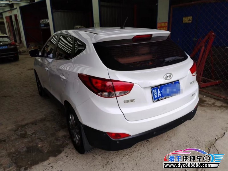 14年现代ix35轿车抵押车出售