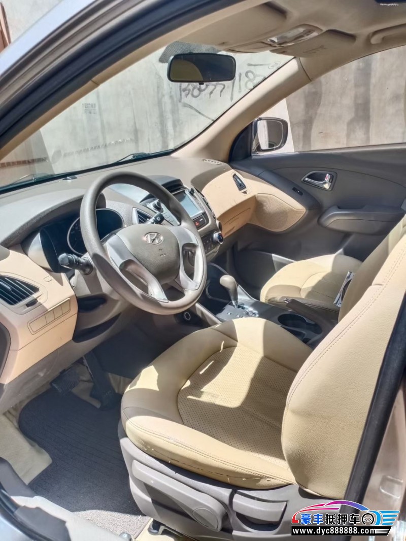 14年现代ix35轿车抵押车出售