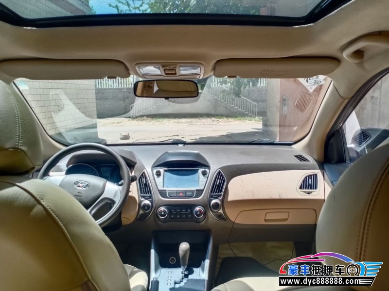 14年现代ix35轿车抵押车出售