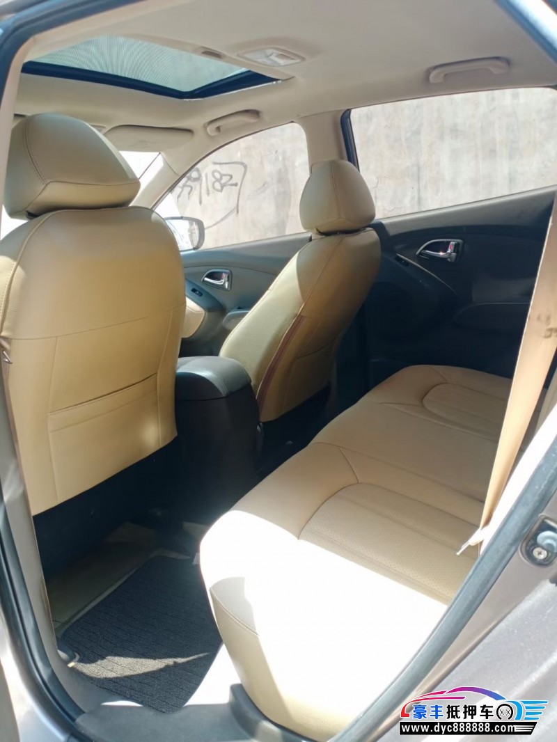 14年现代ix35轿车抵押车出售