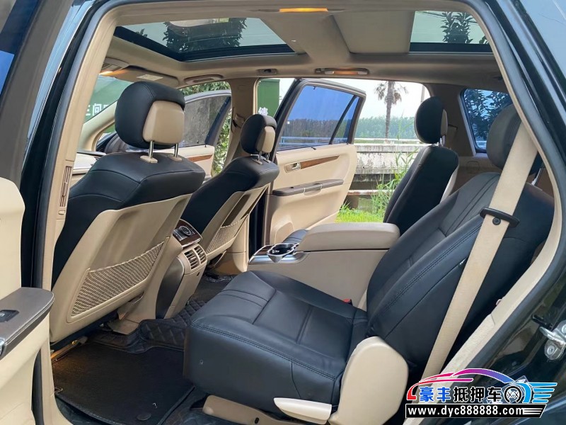 14年奔驰RMPV抵押车出售