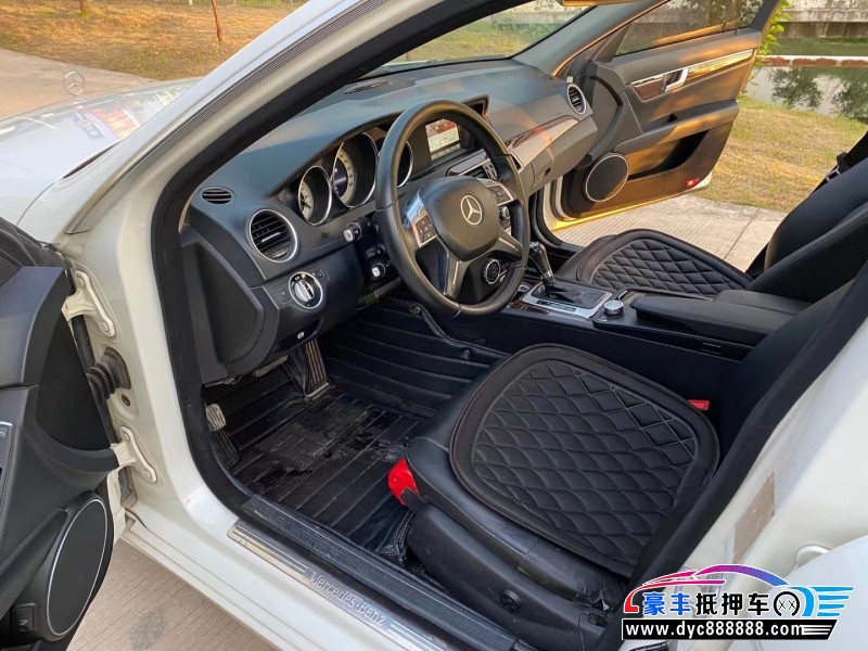 13年奔驰C轿车抵押车出售