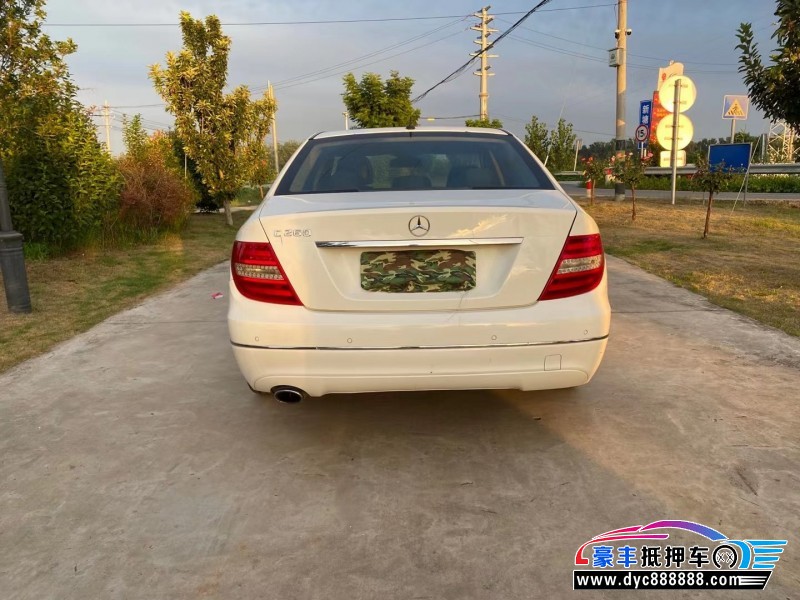 13年奔驰C轿车抵押车出售