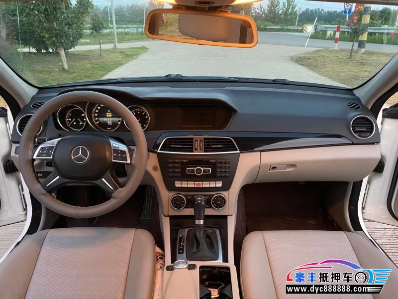 14年奔驰C轿车抵押车出售